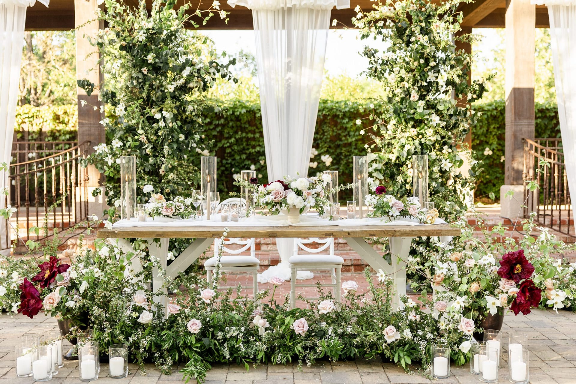 Wedding Trends: Big flowers make for a big impact on your wedding